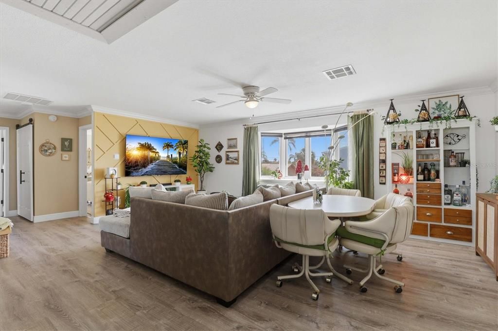 For Sale: $479,900 (2 beds, 2 baths, 1092 Square Feet)