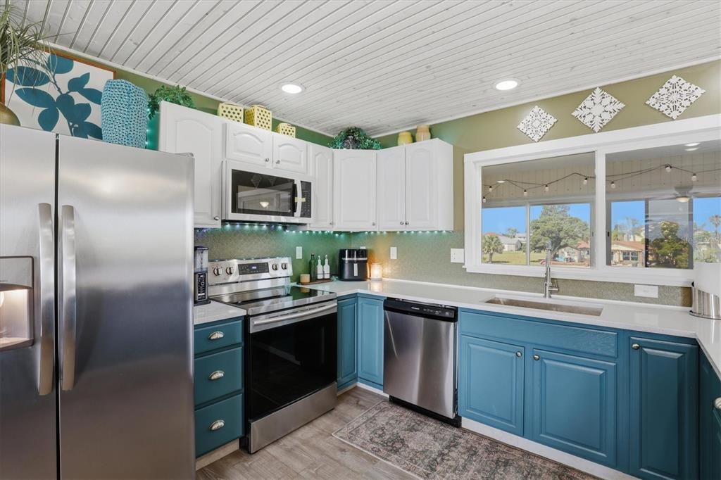 For Sale: $479,900 (2 beds, 2 baths, 1092 Square Feet)