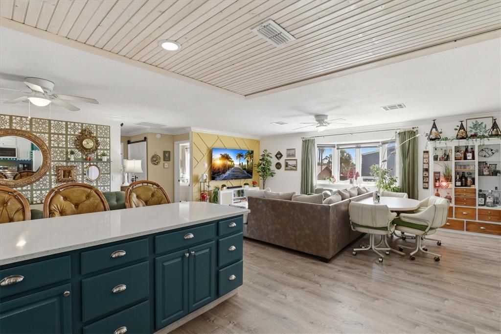 For Sale: $479,900 (2 beds, 2 baths, 1092 Square Feet)