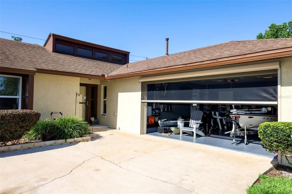 Под контрактом: $419,900 (3 спален, 2 ванн, 1625 Квадратных фут)