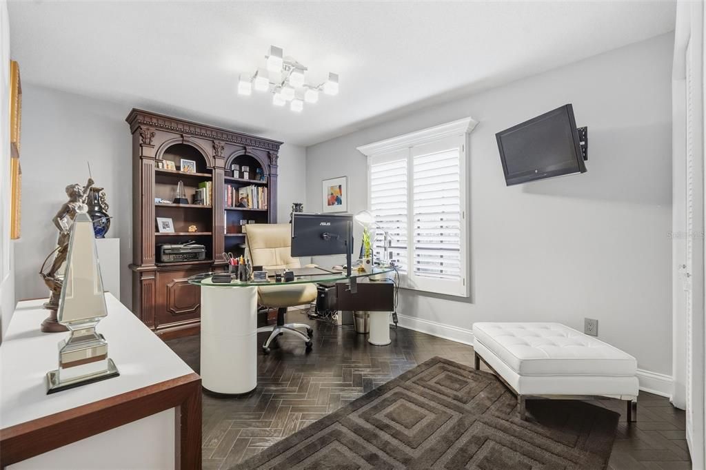 Activo con contrato: $825,000 (4 camas, 2 baños, 2267 Pies cuadrados)