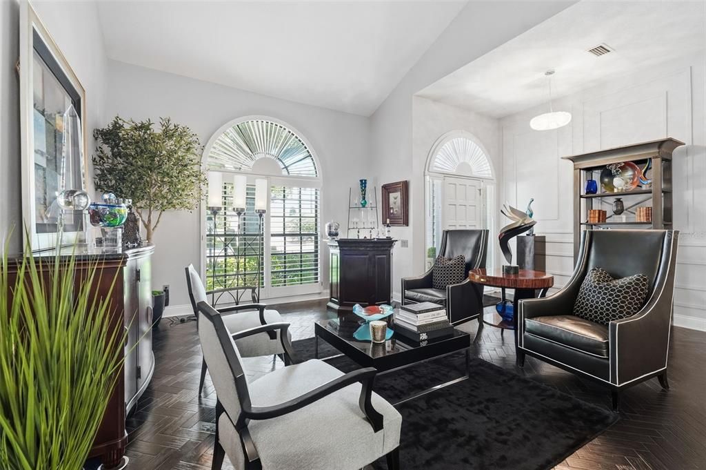 Activo con contrato: $825,000 (4 camas, 2 baños, 2267 Pies cuadrados)