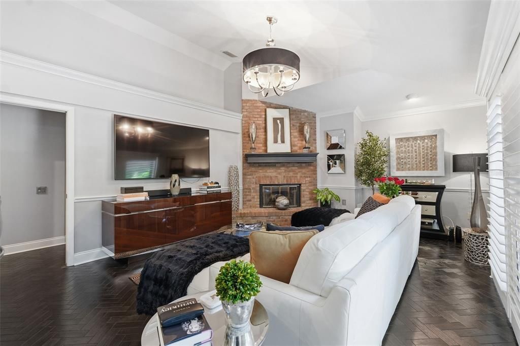 Activo con contrato: $825,000 (4 camas, 2 baños, 2267 Pies cuadrados)
