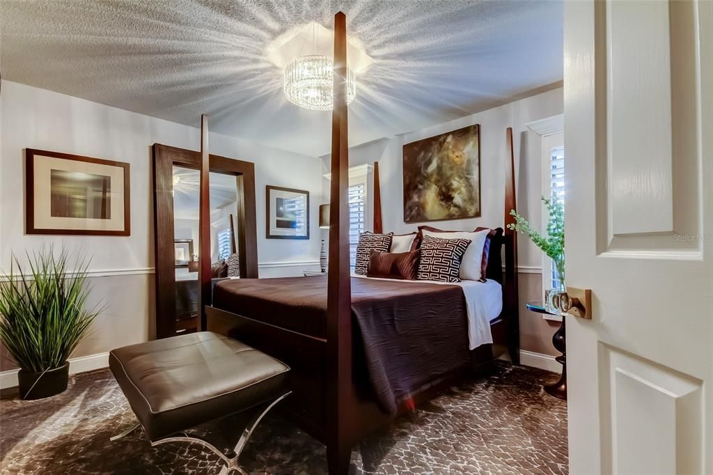 Activo con contrato: $825,000 (4 camas, 2 baños, 2267 Pies cuadrados)
