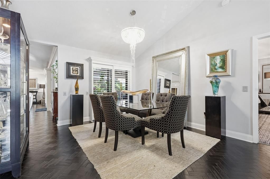 Activo con contrato: $825,000 (4 camas, 2 baños, 2267 Pies cuadrados)