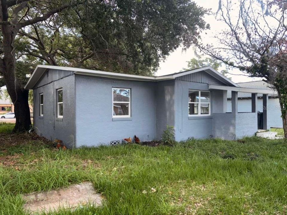 For Rent: $1,800 (3 beds, 1 baths, 958 Square Feet)