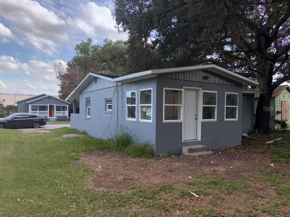 For Rent: $1,800 (3 beds, 1 baths, 958 Square Feet)
