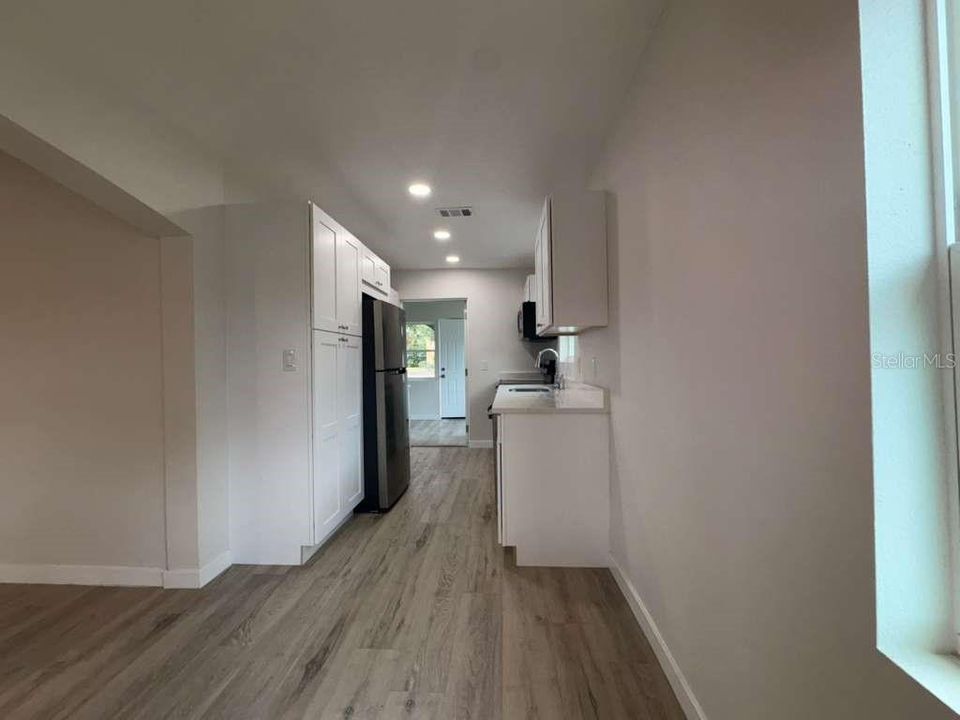For Rent: $1,800 (3 beds, 1 baths, 958 Square Feet)
