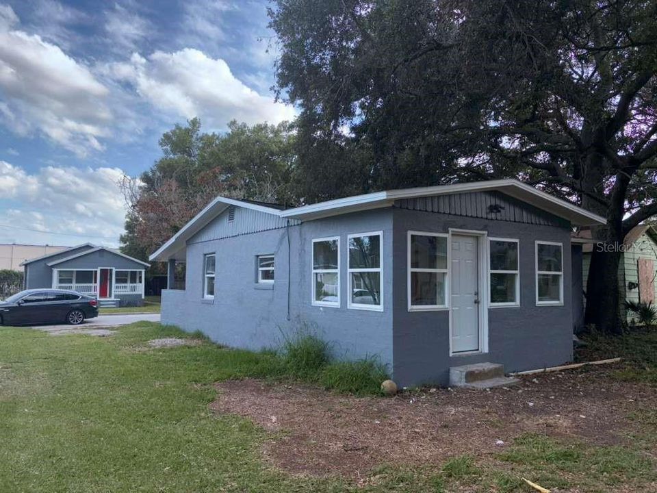 For Rent: $1,800 (3 beds, 1 baths, 958 Square Feet)