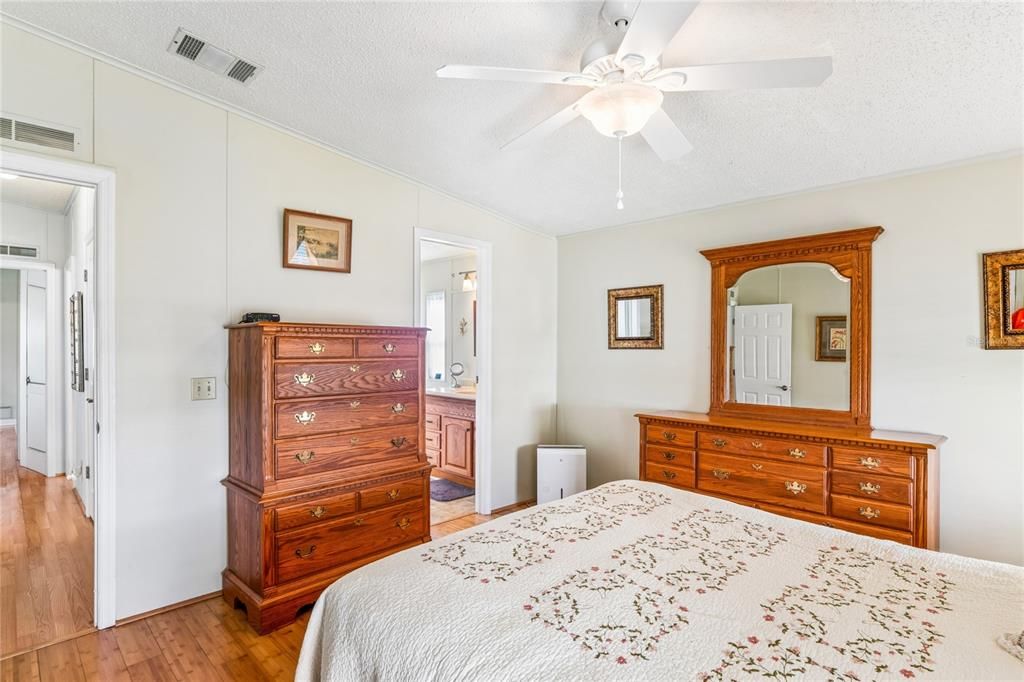 For Sale: $145,000 (2 beds, 2 baths, 1026 Square Feet)