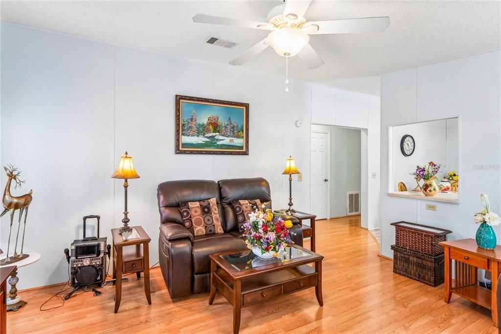 For Sale: $145,000 (2 beds, 2 baths, 1026 Square Feet)
