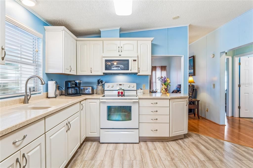 For Sale: $145,000 (2 beds, 2 baths, 1026 Square Feet)