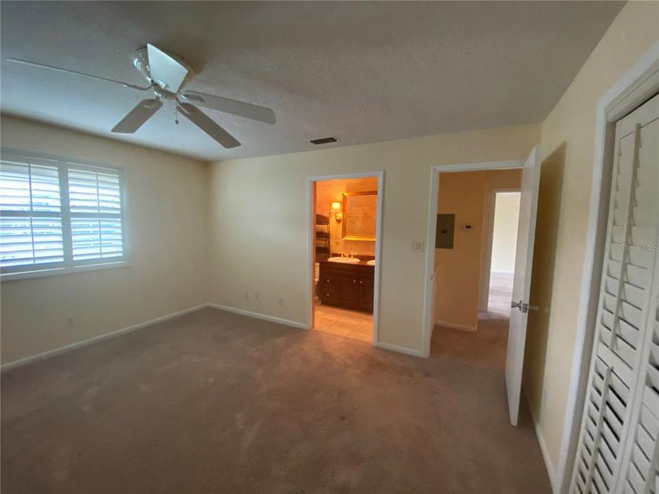 For Sale: $259,900 (2 beds, 2 baths, 1026 Square Feet)
