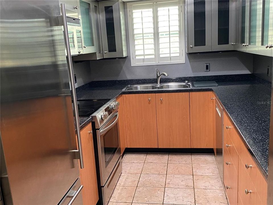 For Sale: $259,900 (2 beds, 2 baths, 1026 Square Feet)