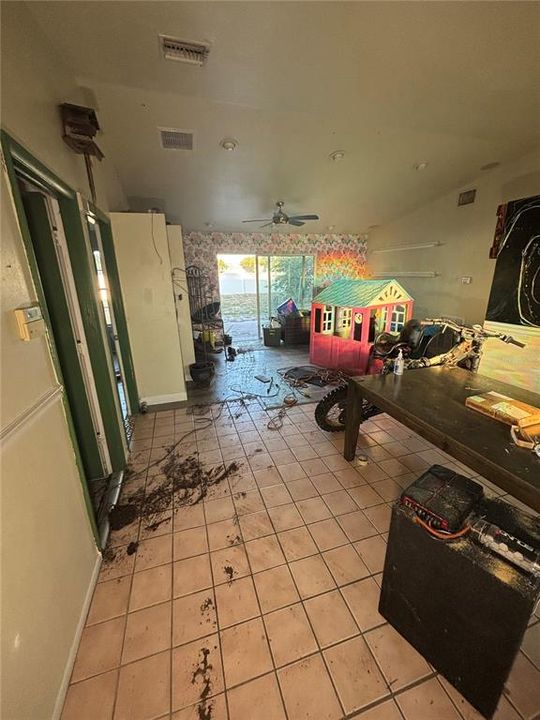 For Sale: $185,000 (3 beds, 2 baths, 1119 Square Feet)