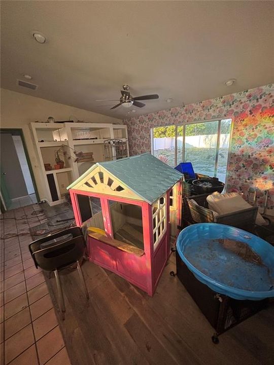 For Sale: $185,000 (3 beds, 2 baths, 1119 Square Feet)