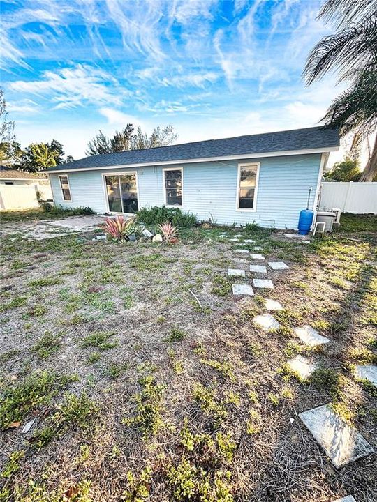 For Sale: $185,000 (3 beds, 2 baths, 1119 Square Feet)