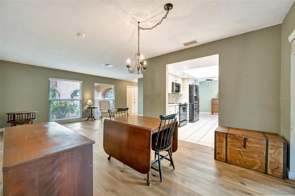 For Sale: $475,000 (2 beds, 2 baths, 1574 Square Feet)