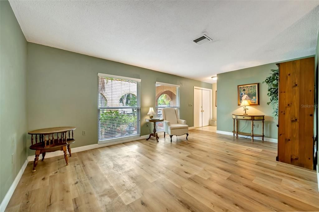 For Sale: $475,000 (2 beds, 2 baths, 1574 Square Feet)