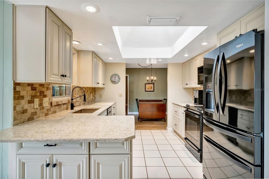 For Sale: $475,000 (2 beds, 2 baths, 1574 Square Feet)