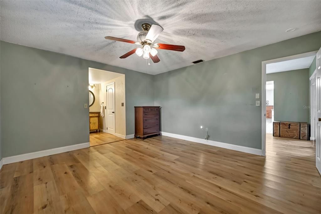 For Sale: $475,000 (2 beds, 2 baths, 1574 Square Feet)