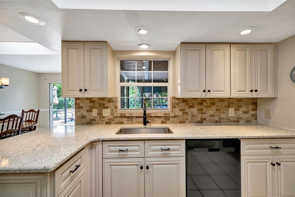 For Sale: $475,000 (2 beds, 2 baths, 1574 Square Feet)