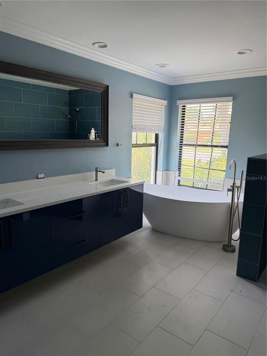 For Rent: $5,250 (4 beds, 3 baths, 2999 Square Feet)