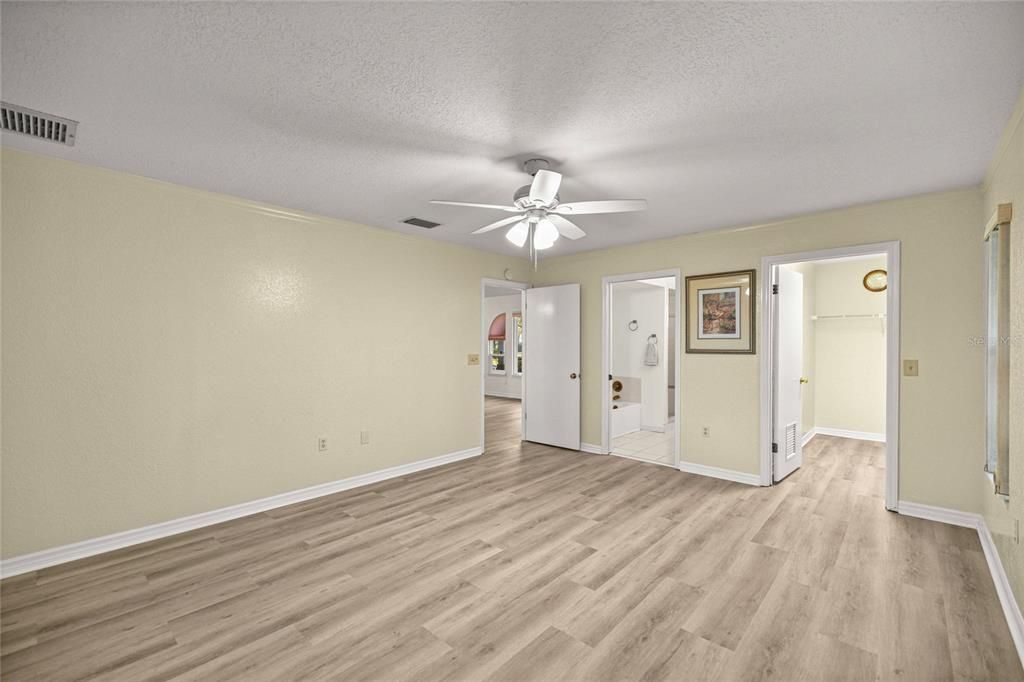 For Sale: $319,999 (3 beds, 2 baths, 2100 Square Feet)