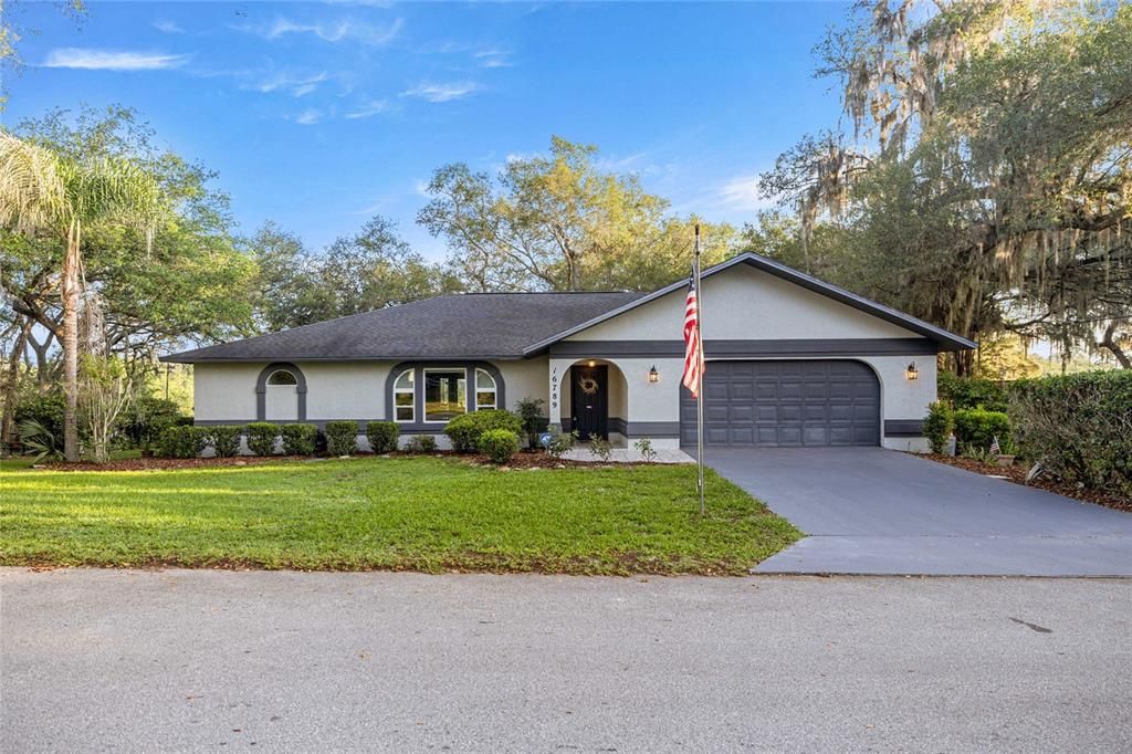 For Sale: $319,999 (3 beds, 2 baths, 2100 Square Feet)