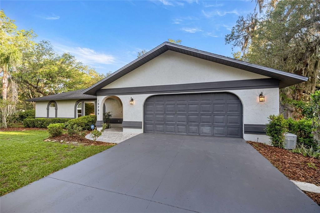 For Sale: $319,999 (3 beds, 2 baths, 2100 Square Feet)