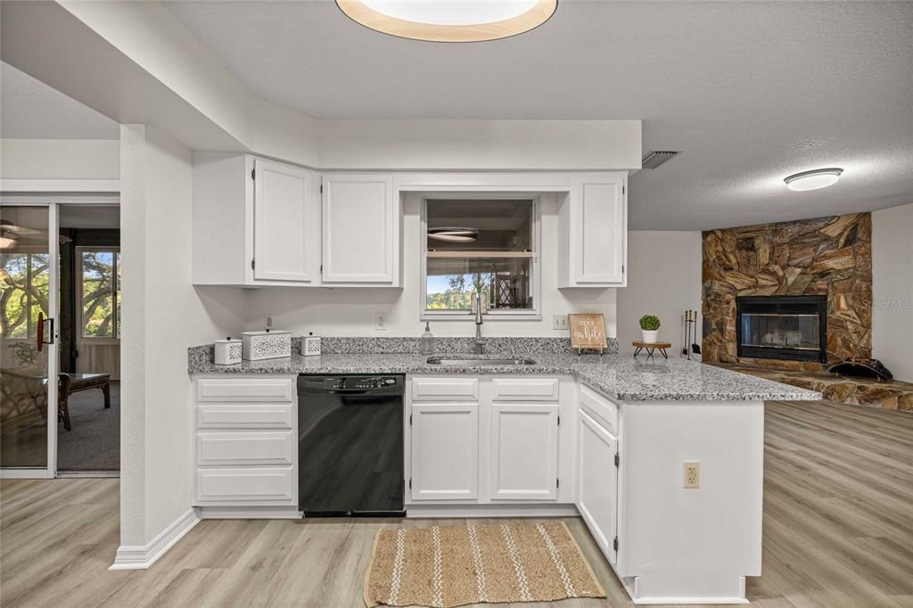 For Sale: $319,999 (3 beds, 2 baths, 2100 Square Feet)
