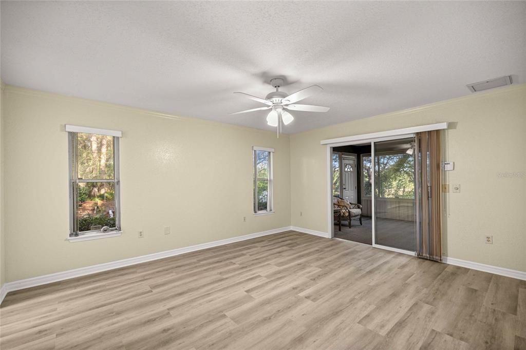 For Sale: $319,999 (3 beds, 2 baths, 2100 Square Feet)