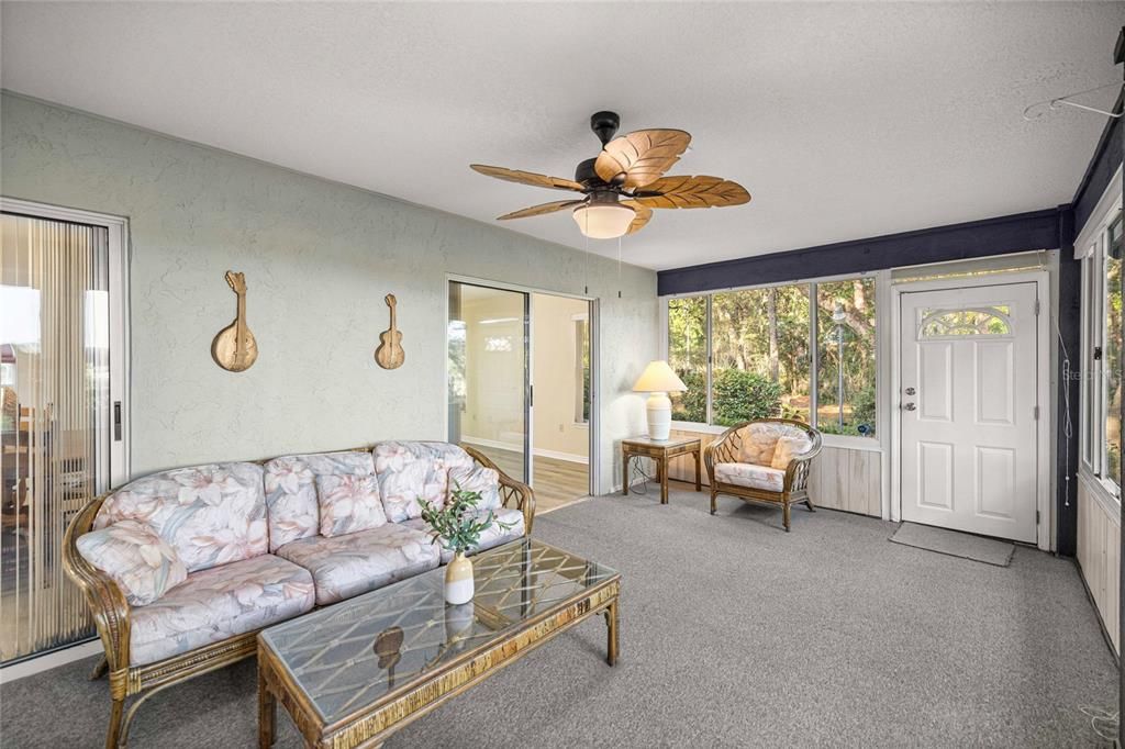 For Sale: $319,999 (3 beds, 2 baths, 2100 Square Feet)