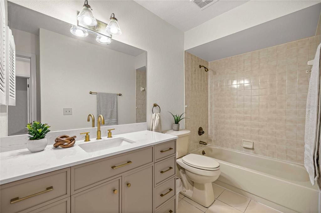 For Sale: $319,999 (3 beds, 2 baths, 2100 Square Feet)