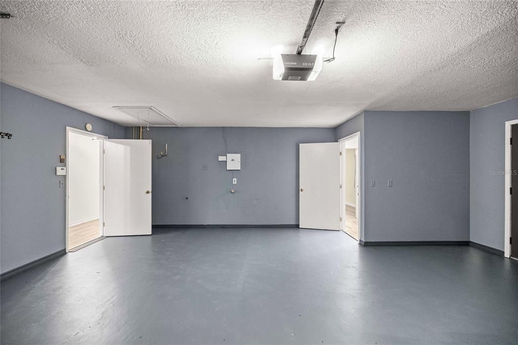 For Sale: $319,999 (3 beds, 2 baths, 2100 Square Feet)