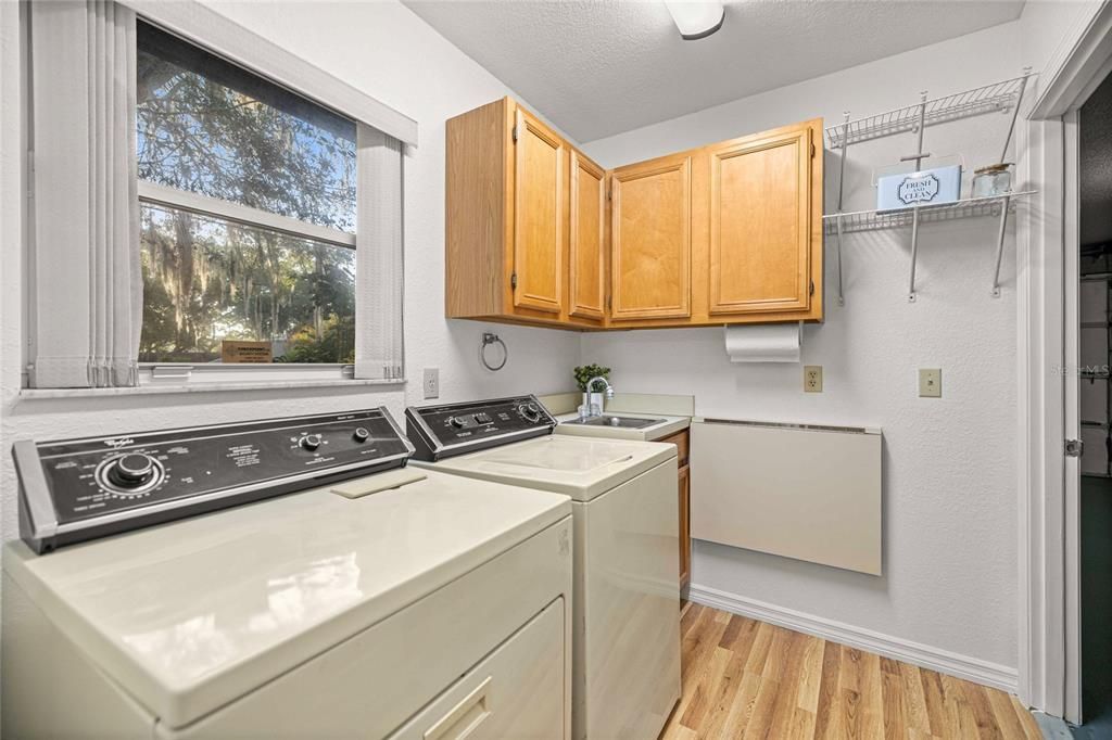 For Sale: $319,999 (3 beds, 2 baths, 2100 Square Feet)