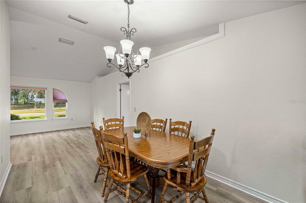 For Sale: $319,999 (3 beds, 2 baths, 2100 Square Feet)