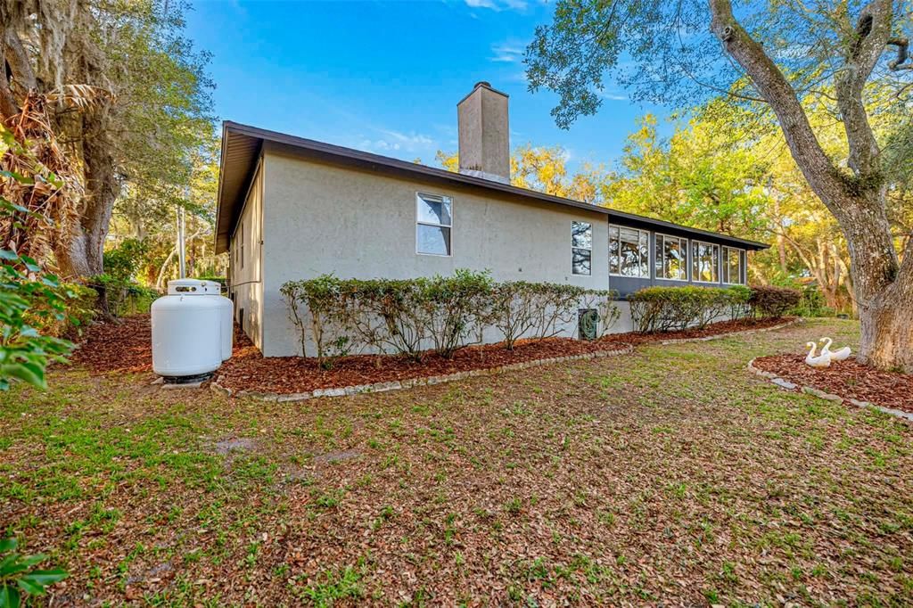 For Sale: $319,999 (3 beds, 2 baths, 2100 Square Feet)