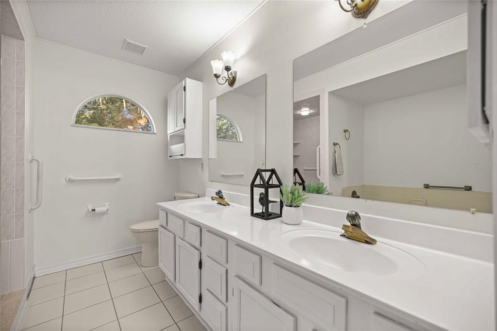 For Sale: $319,999 (3 beds, 2 baths, 2100 Square Feet)