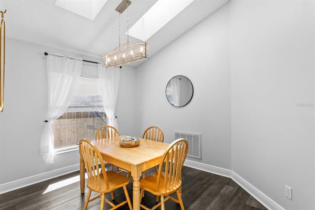 Activo con contrato: $450,000 (3 camas, 2 baños, 1788 Pies cuadrados)