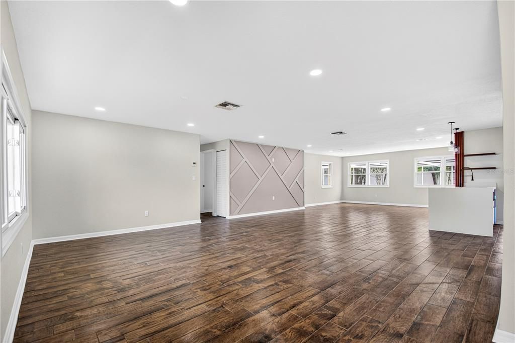 Activo con contrato: $370,000 (3 camas, 2 baños, 1617 Pies cuadrados)