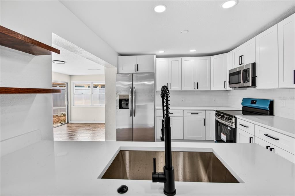 Activo con contrato: $370,000 (3 camas, 2 baños, 1617 Pies cuadrados)