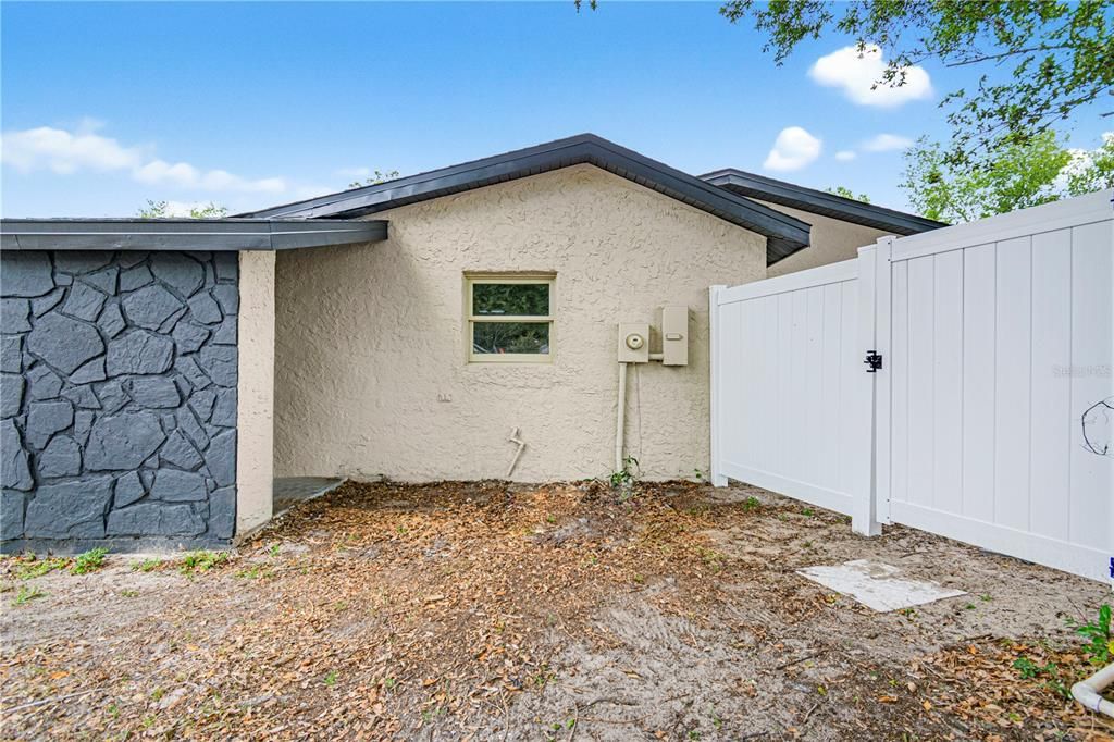 Activo con contrato: $370,000 (3 camas, 2 baños, 1617 Pies cuadrados)