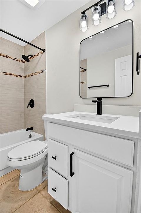 Activo con contrato: $370,000 (3 camas, 2 baños, 1617 Pies cuadrados)
