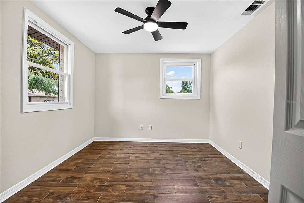 Activo con contrato: $370,000 (3 camas, 2 baños, 1617 Pies cuadrados)