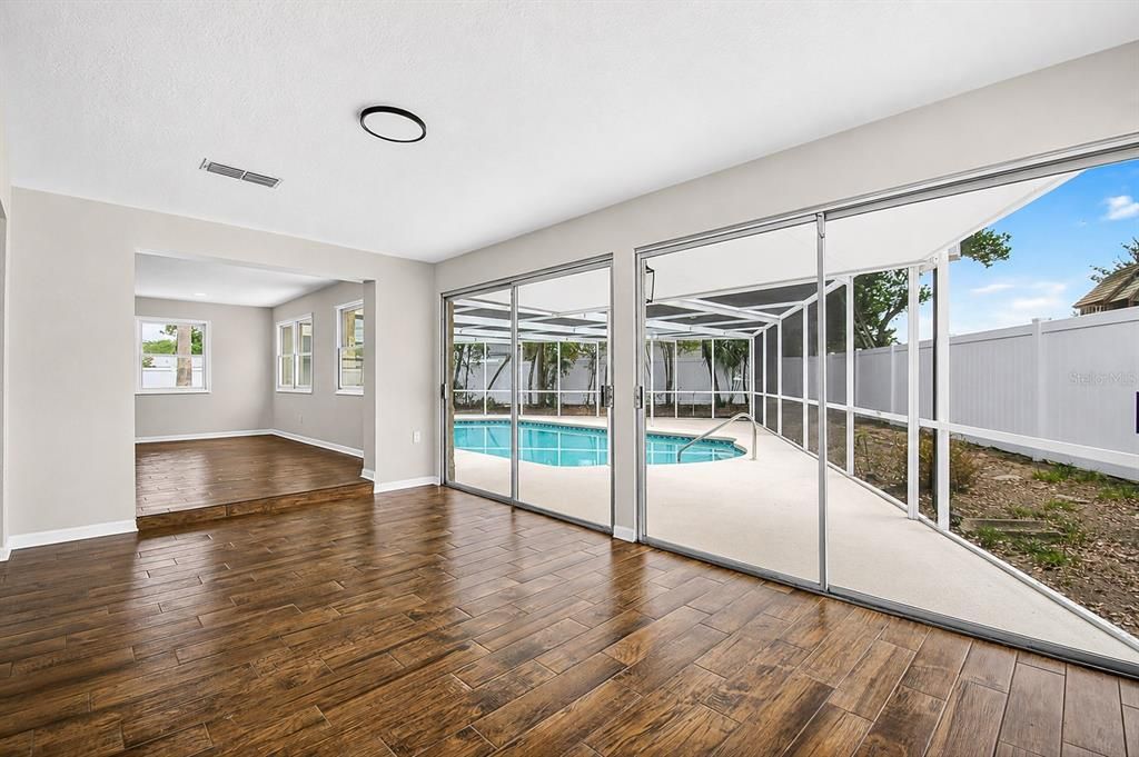 Activo con contrato: $370,000 (3 camas, 2 baños, 1617 Pies cuadrados)