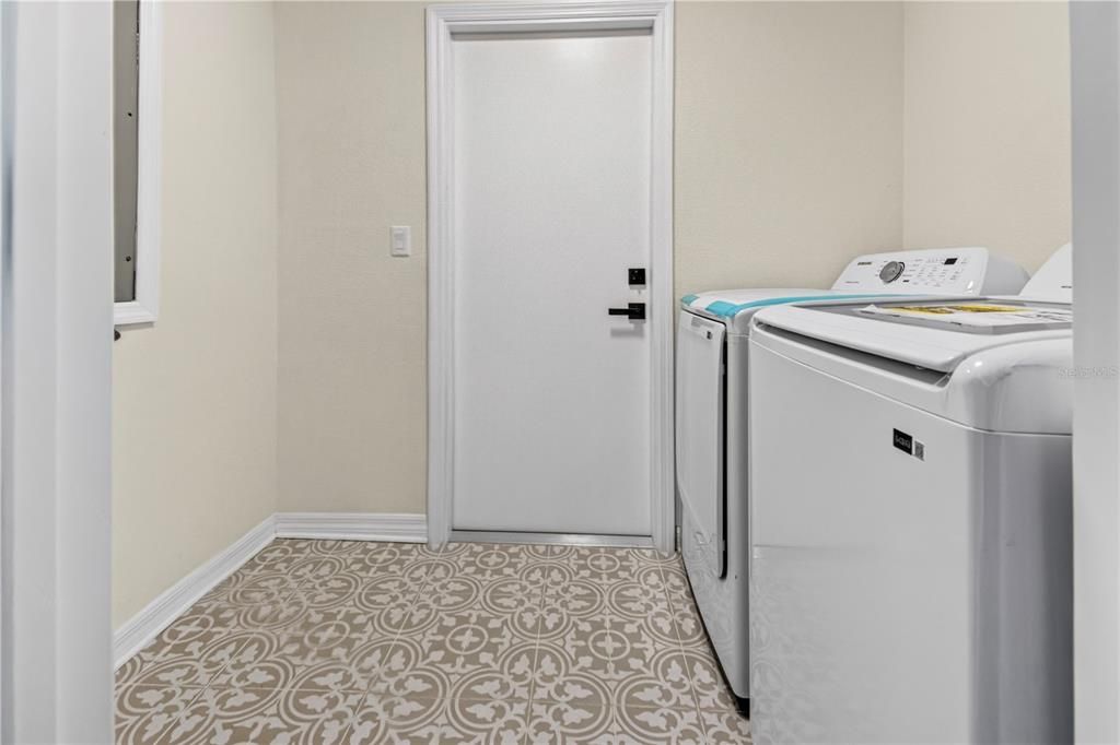 Activo con contrato: $370,000 (3 camas, 2 baños, 1617 Pies cuadrados)