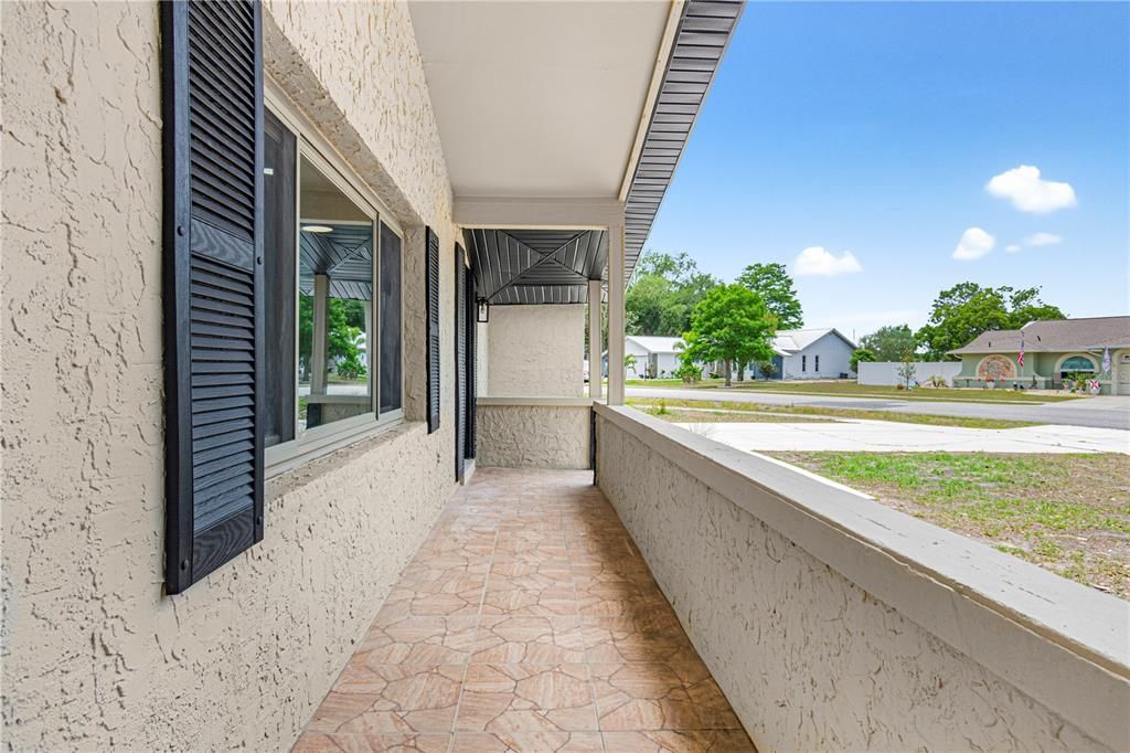 Activo con contrato: $370,000 (3 camas, 2 baños, 1617 Pies cuadrados)