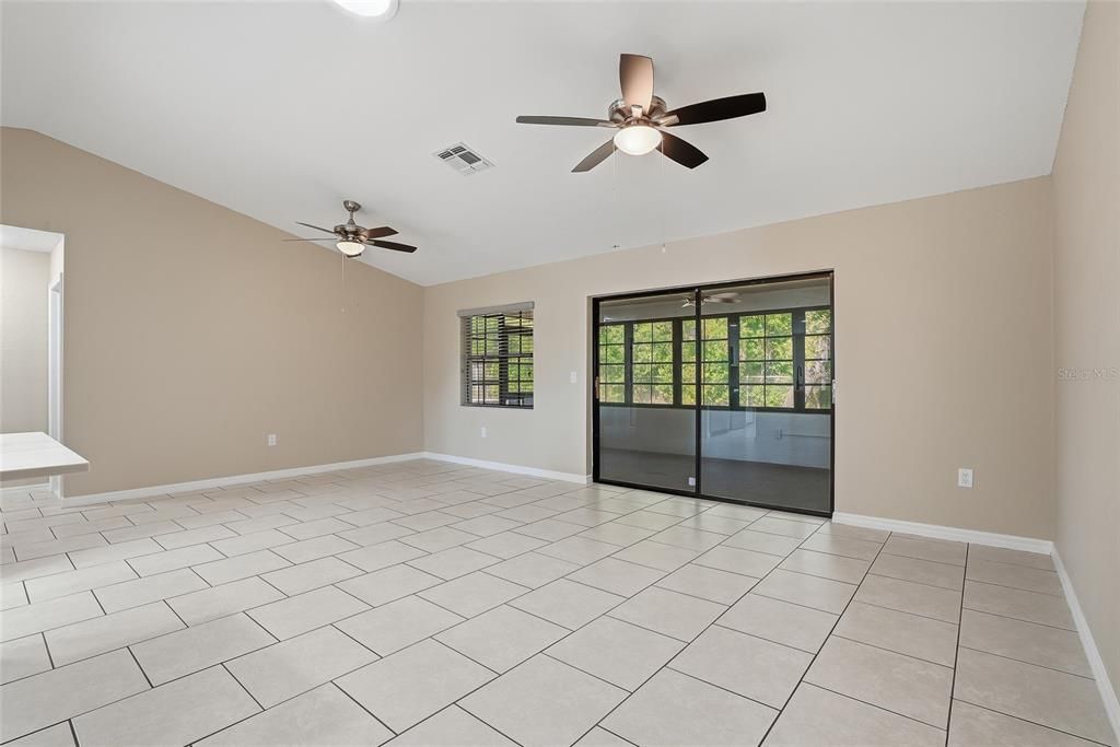 Activo con contrato: $294,900 (3 camas, 2 baños, 1260 Pies cuadrados)