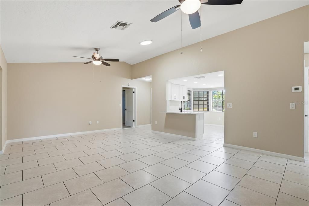 Activo con contrato: $294,900 (3 camas, 2 baños, 1260 Pies cuadrados)